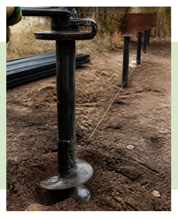 Установка винтовых свай для забора под ключ в Чите
